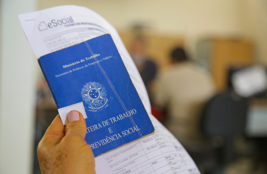 Agências do trabalhador abrem a semana com quase mil vagas de emprego disponíveis nesta segunda (23)