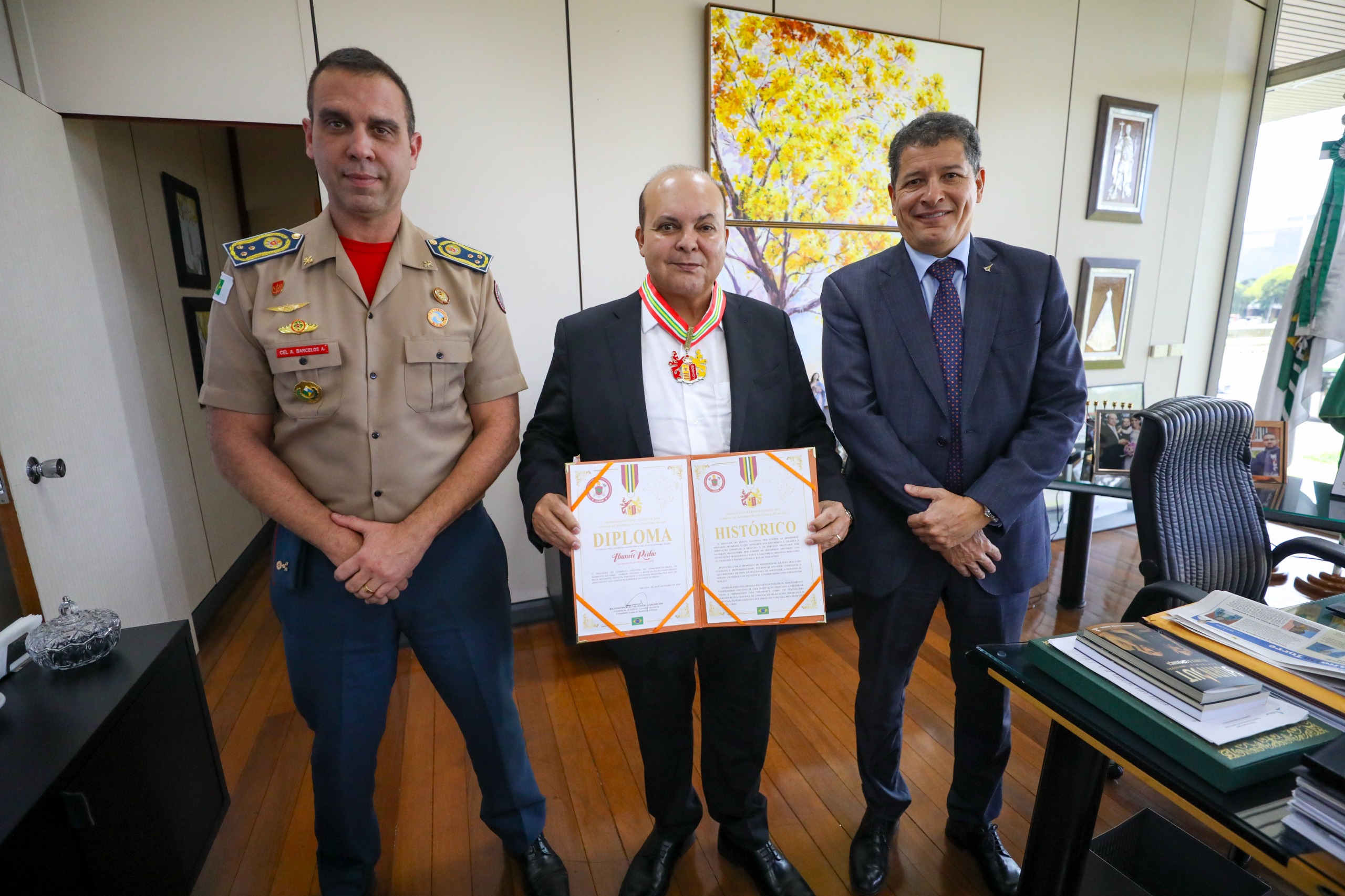 Ibaneis Rocha recebe Medalha do Mérito Nacional dos Bombeiros por ajuda ao Rio Grande do Sul nas enchentes