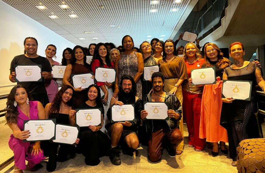Desfile Tecidas de Histórias dá visibilidade a mulheres que reconstruíram suas trajetórias