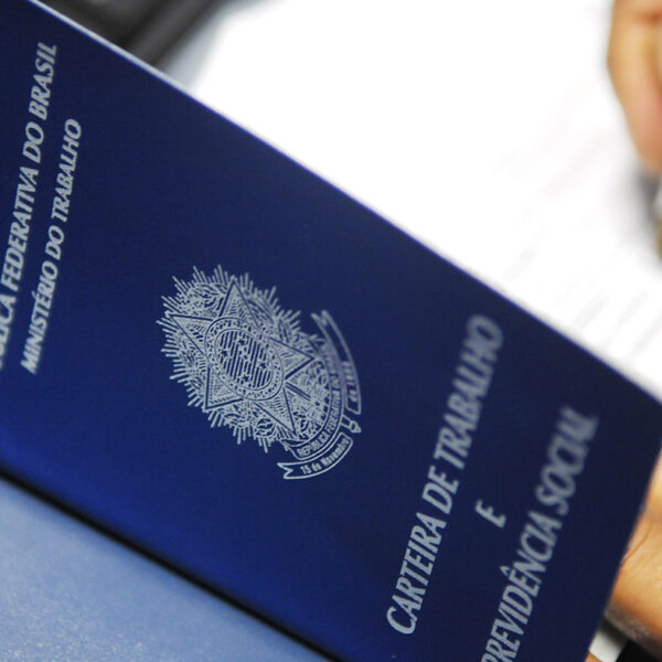 Agências do trabalhador fecham a semana com 875 vagas de emprego nesta sexta-feira (13)